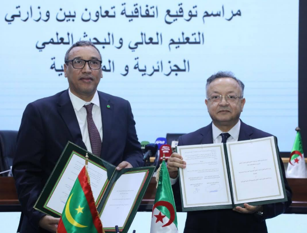 Le ministre de l’Enseignement supérieur et de la Recherche scientifique signe avec son homologue algérien le programme exécutif 2025-2026-2027 de l’accord de coopération conjointe dans le domaine de l’enseignement supérieur et de la recherche scientifique